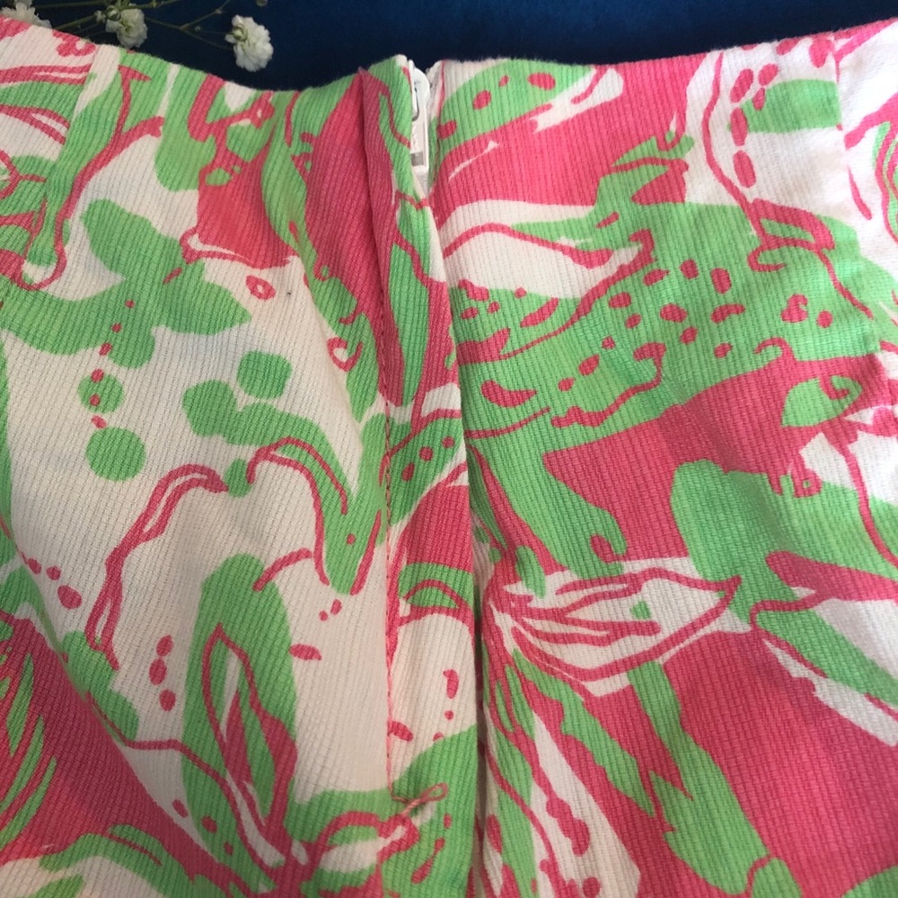 Lilly Pulitzer Liza “Forgot My Trunks”
Shorts - Picture 7 of 8